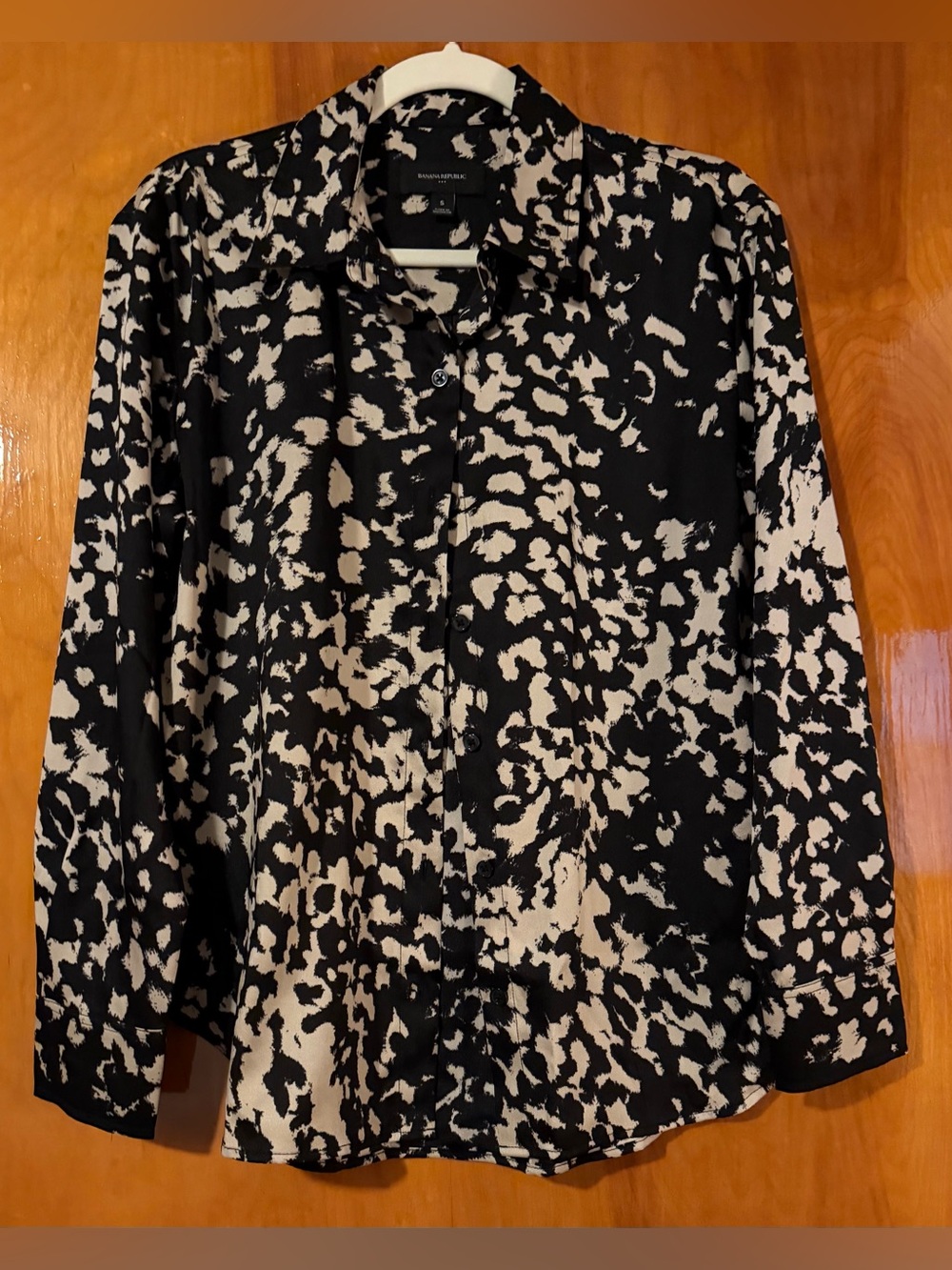 EUC Banana Republic Black & Cream Abstract Print Button-Up Blouse, size small